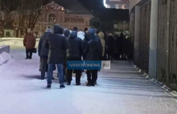 В Иванове зрители музтеатра простояли полчаса на 20-градусном морозе в ожидании комедии